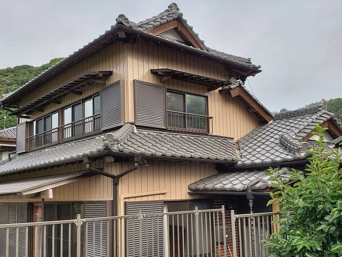 Kichi Itako, a two-storey tiled-roof house in Itako, Ibaraki